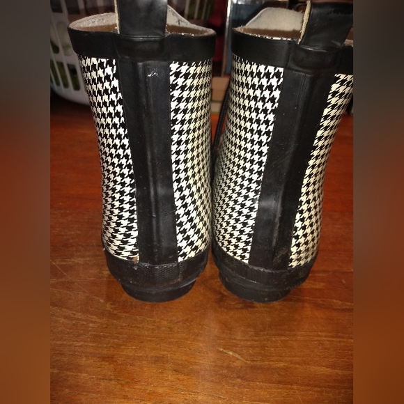 Henry Ferrera Rain Boot, Waterproof, Black & White Houndstooth, Size 9, … - Picture 3 of 11